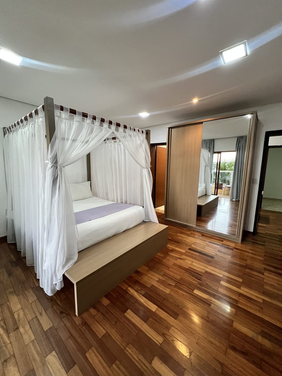 Standard Triple Room | Minibar, in-room safe, individually decorated, individually furnished