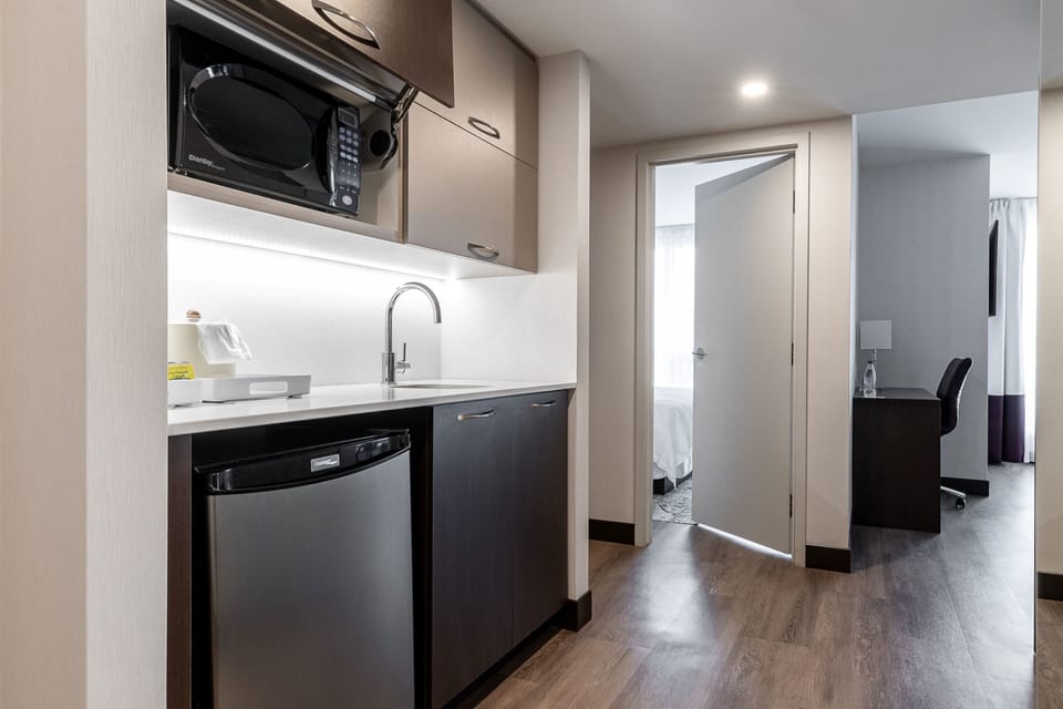 Presidential Suite, 2 Bedrooms, City View (Suite Vice-Présidentielle) | Bar (on property)
