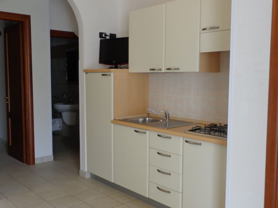 Standard Apartment, Ground Floor | Private kitchen | Mini-fridge, stovetop, cookware/dishes/utensils