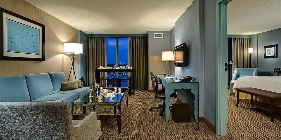 Premium bedding, in-room safe, desk, blackout drapes