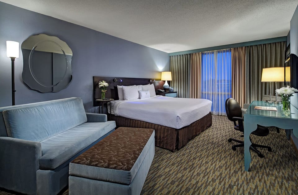 Premium bedding, in-room safe, desk, blackout drapes