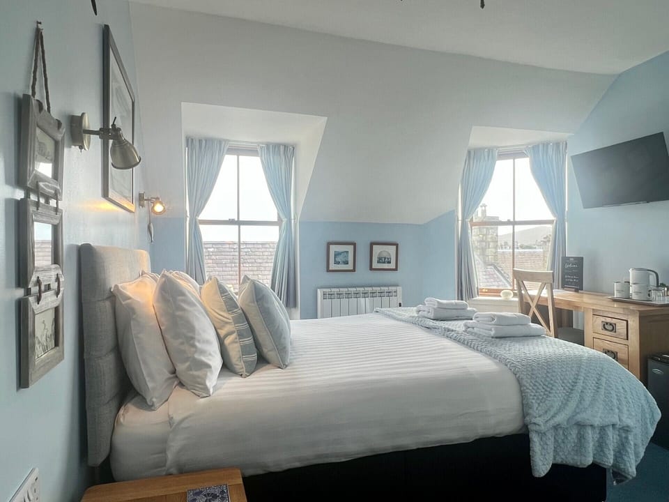 Double Room (Room 4) | Egyptian cotton sheets, premium bedding, pillowtop beds, soundproofing