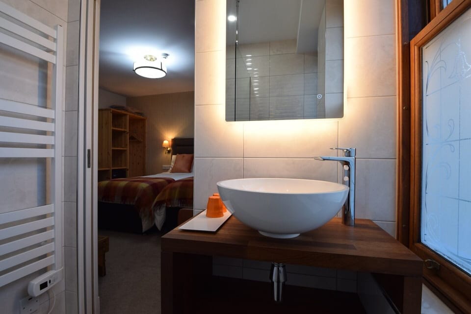 Superior Double or Twin Room (Room 1) | Bathroom | Hair dryer, towels