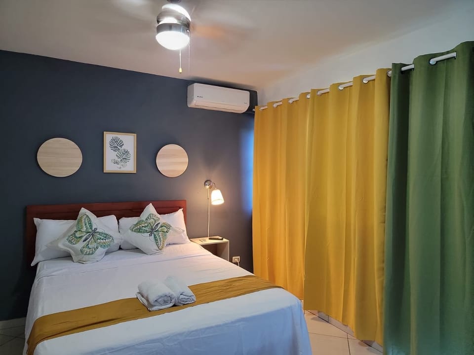 Egyptian cotton sheets, premium bedding, in-room safe