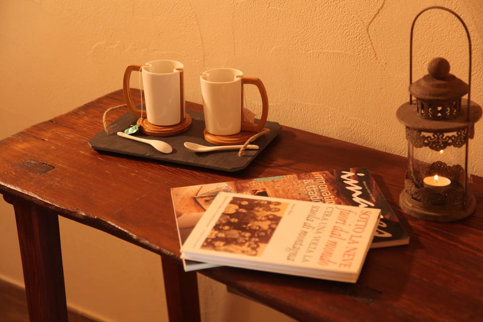 Double or Twin Room (Sci di Fondo) | Desk, blackout drapes, soundproofing, iron/ironing board