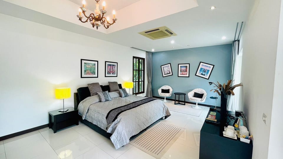 Superior Room with Balcony | Minibar, desk, free WiFi