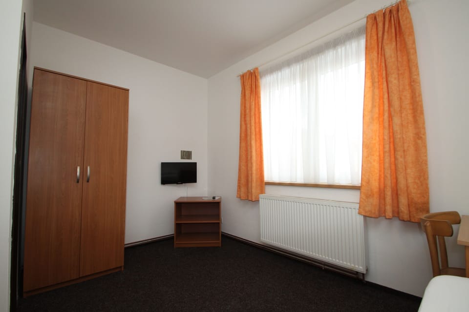 Basic Single Room, 1 Twin Bed, Kitchenette | 1 bedroom, desk, blackout drapes, free cribs/infant beds