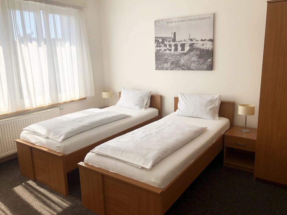 Basic Twin Room, Kitchen | 1 bedroom, desk, blackout drapes, free cribs/infant beds