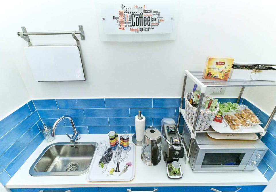 Shared fridge, microwave, cookware/dishes/utensils