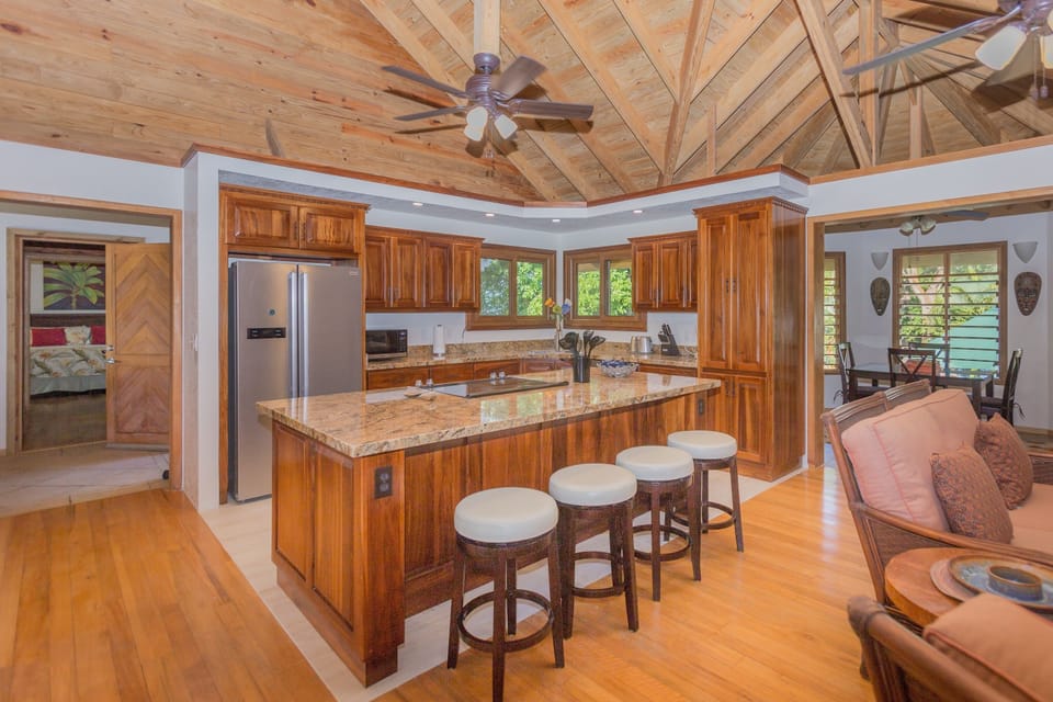 House, 6 Bedrooms | Private kitchen | Coffee/tea maker, fridge, microwave, dishwasher