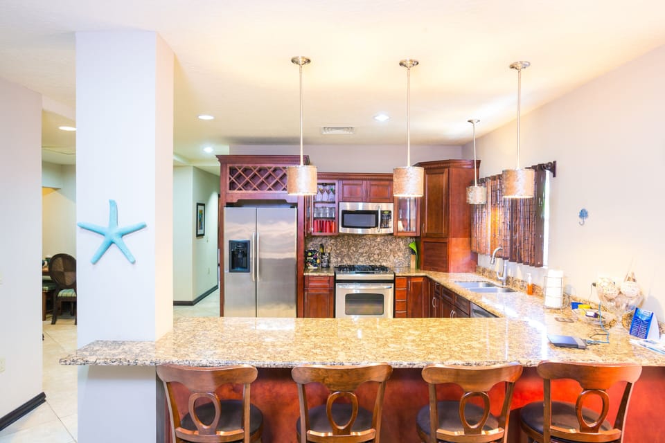 Condo, 3 Bedrooms | Private kitchen | Microwave, coffee/tea maker