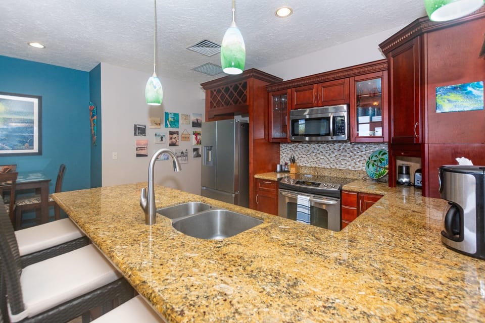 Condo, 2 Bedrooms | Private kitchen | Microwave, oven, coffee/tea maker