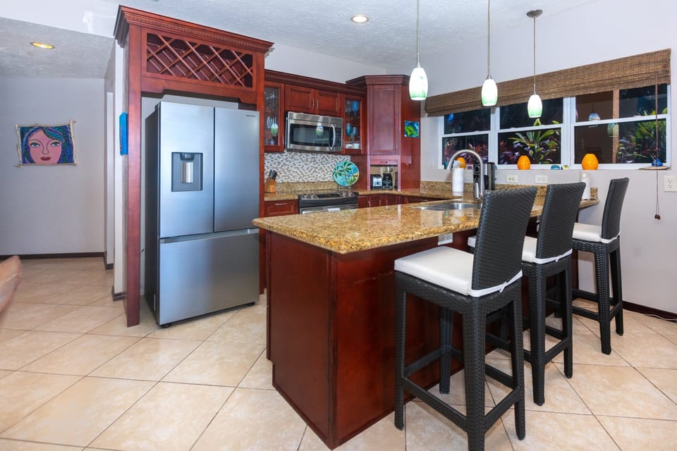 Condo, 2 Bedrooms | Private kitchen | Microwave, oven, coffee/tea maker