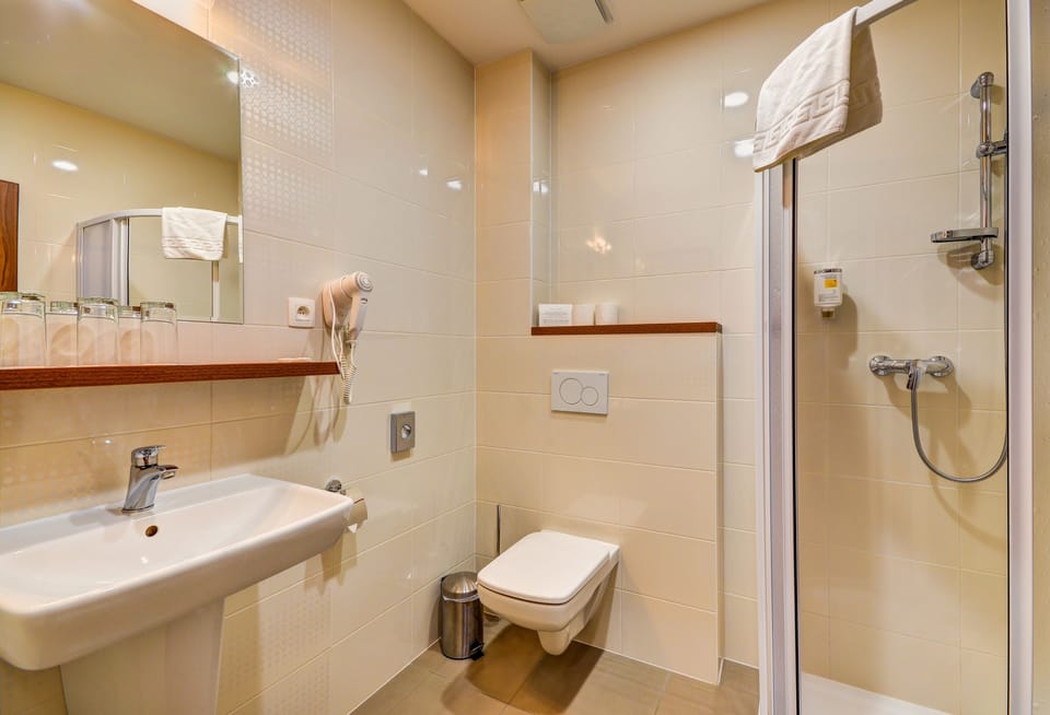Shower, free toiletries, hair dryer, towels