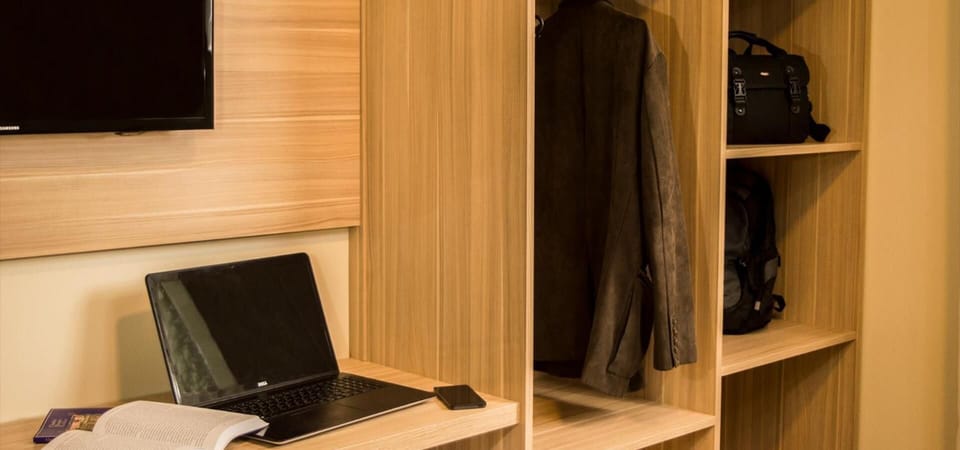 Minibar, blackout drapes, free WiFi, bed sheets