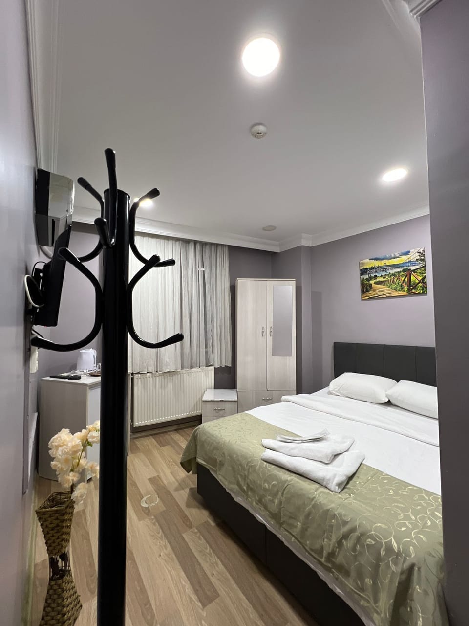 Laptop workspace, free WiFi, bed sheets