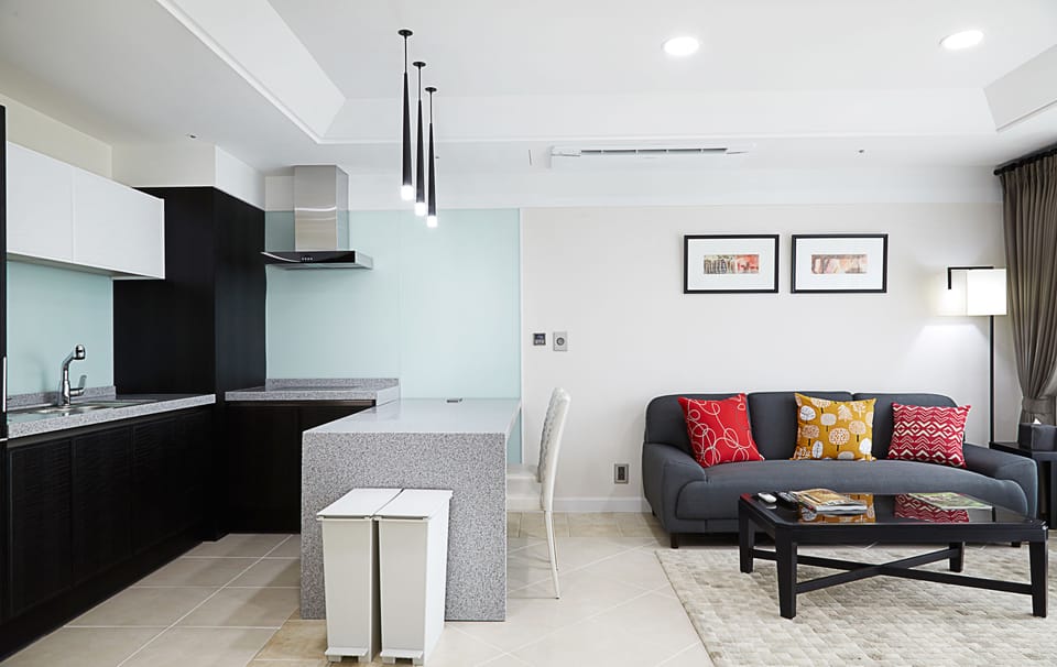 Flat-screen TV, heated floors