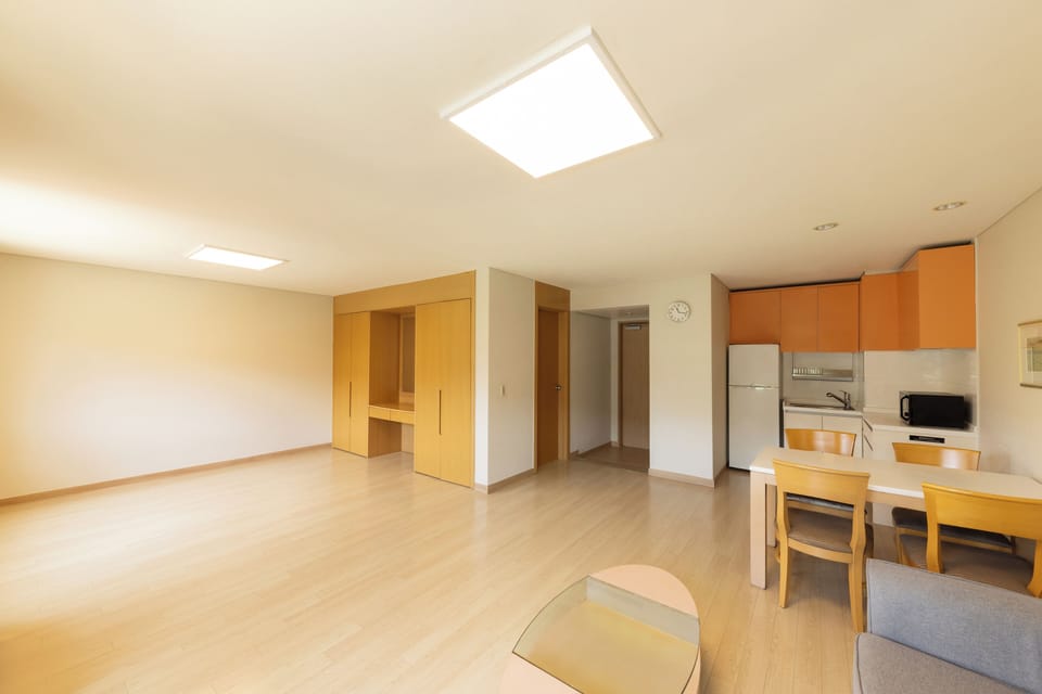 [Hills Village] 25 PY Ondol (Studio type / Cooking not allowed) | 1 bedroom, desk, blackout drapes, free WiFi