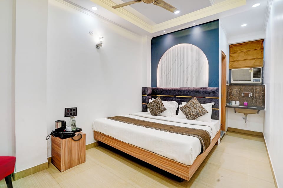 Deluxe Double Room | Premium bedding, individually furnished, desk, laptop workspace