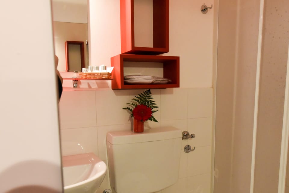 Double or Twin Room, Ensuite | Bathroom | Shower, rainfall showerhead, hair dryer, bidet