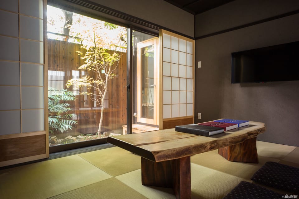 Traditional House (Reikaku Yasaka) | Living area | TV