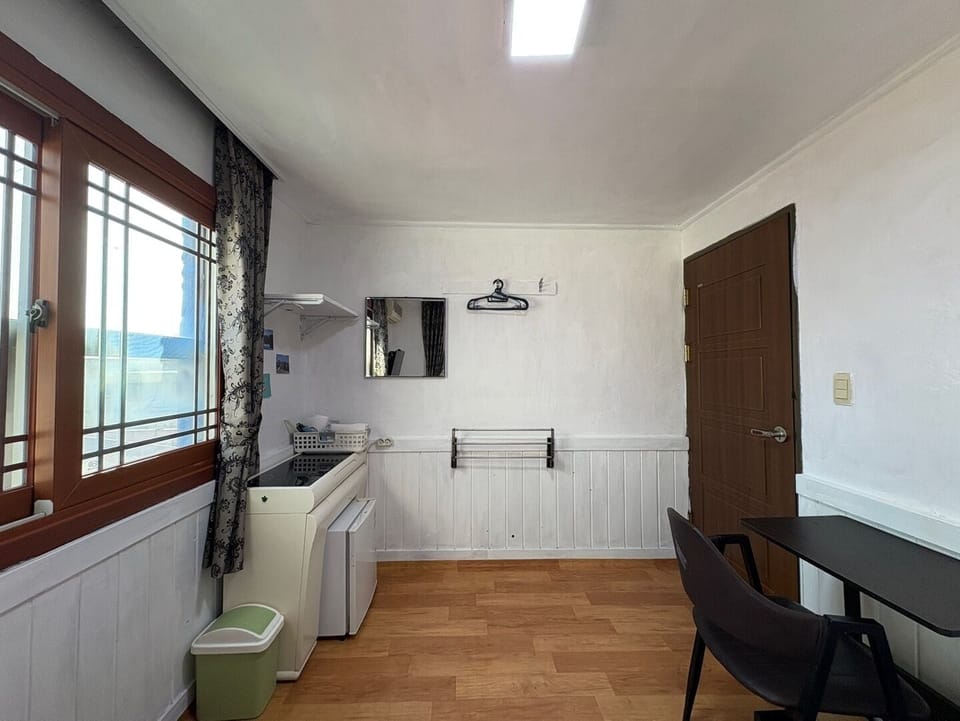 Single Room | Soundproofing, rollaway beds, free WiFi, bed sheets