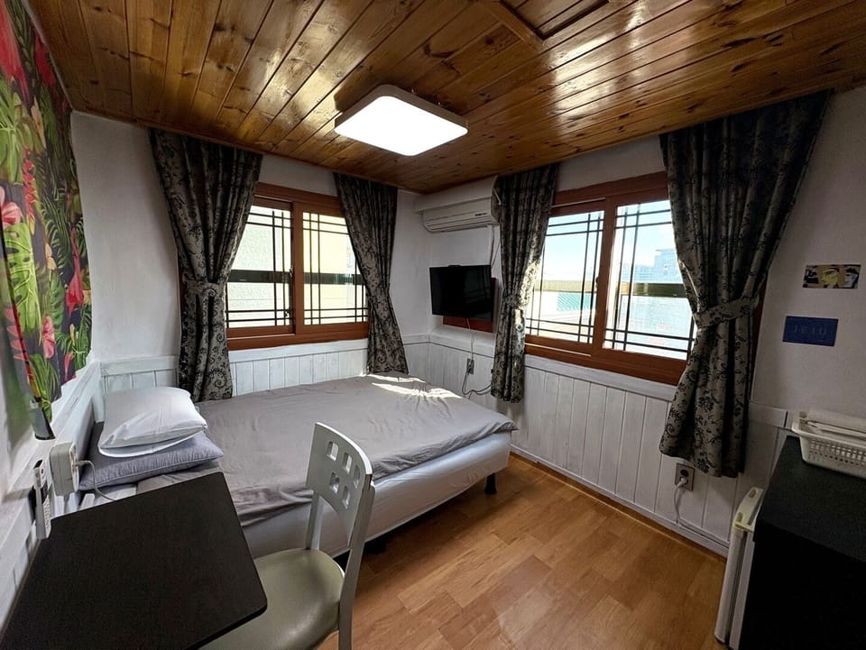 Double Room | Soundproofing, rollaway beds, free WiFi, bed sheets