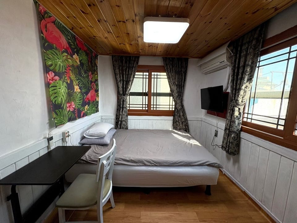 Double Room | Soundproofing, rollaway beds, free WiFi, bed sheets