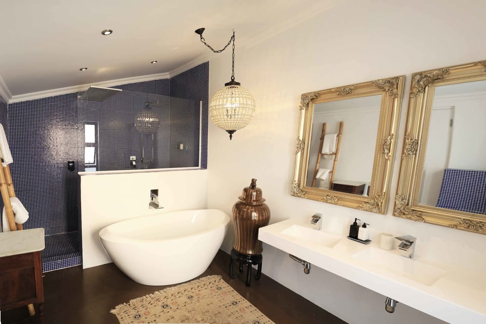 Premium Double or Twin Room | Bathroom | Shower, designer toiletries, hair dryer, towels