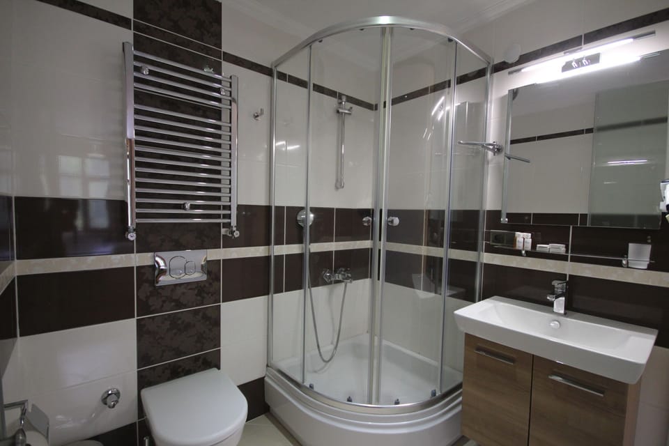 Shower, free toiletries, hair dryer, bathrobes