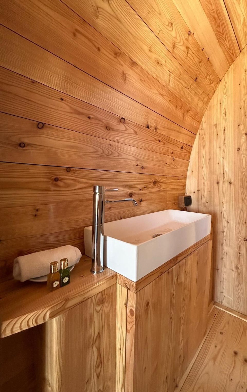 Panoramic Room, 1 Double Bed, Vineyard View (Botte con vista sul vigneto) | Bathroom | Shower, designer toiletries, hair dryer, bathrobes