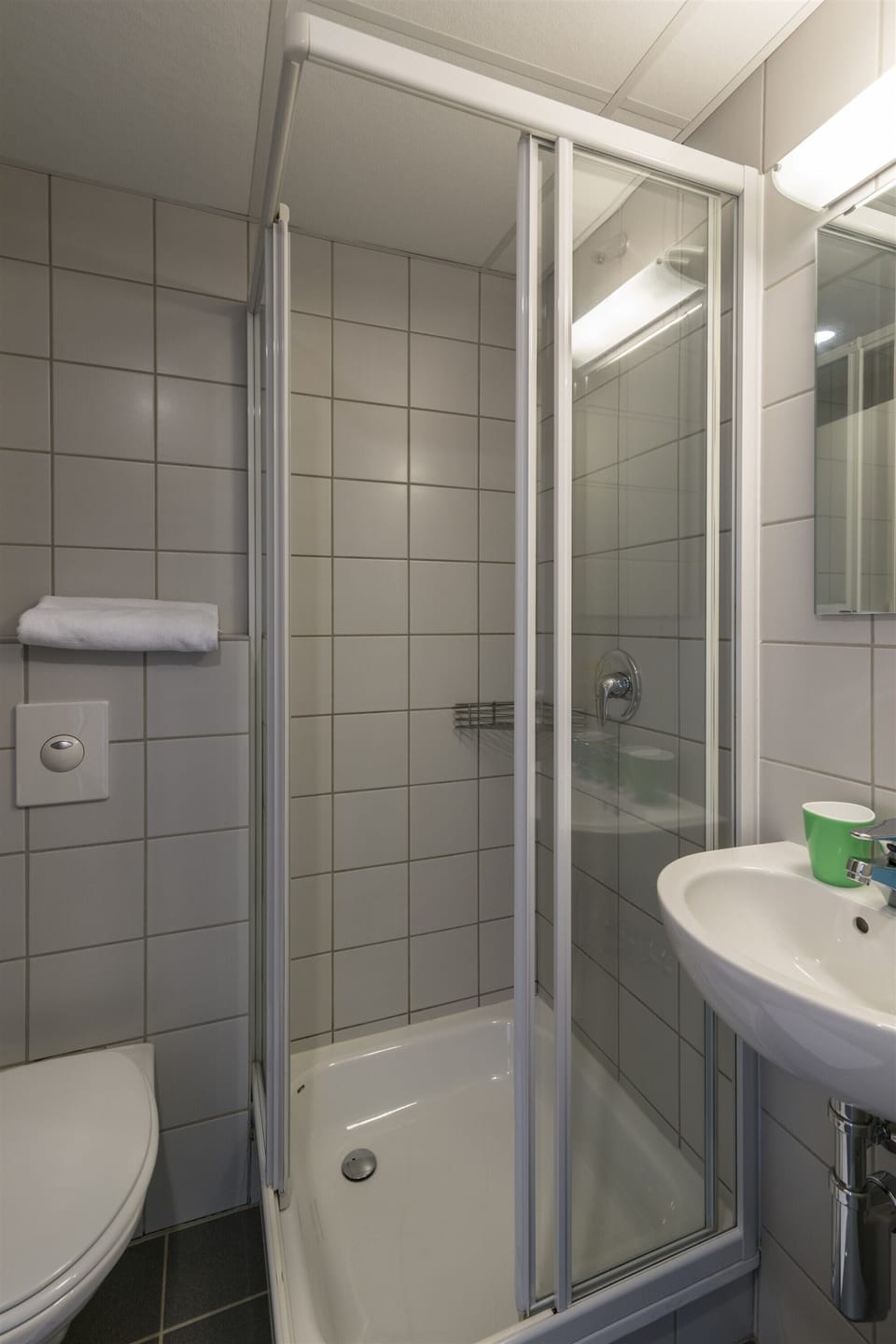 Family House, 5 Bedrooms | Bathroom | Toilet paper