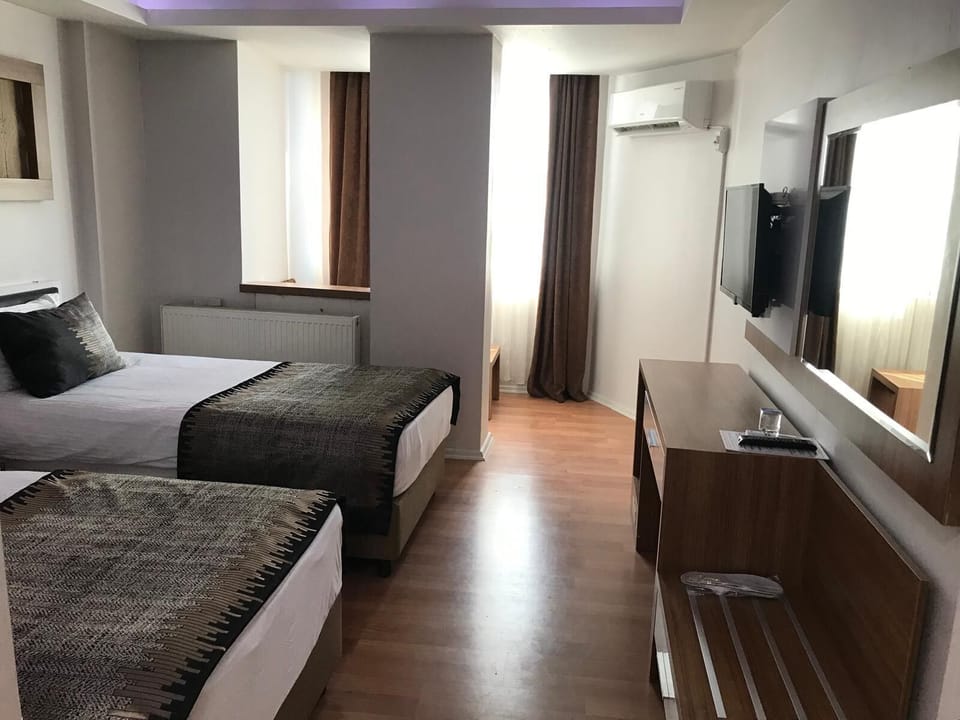 Minibar, WiFi (free), bed sheets