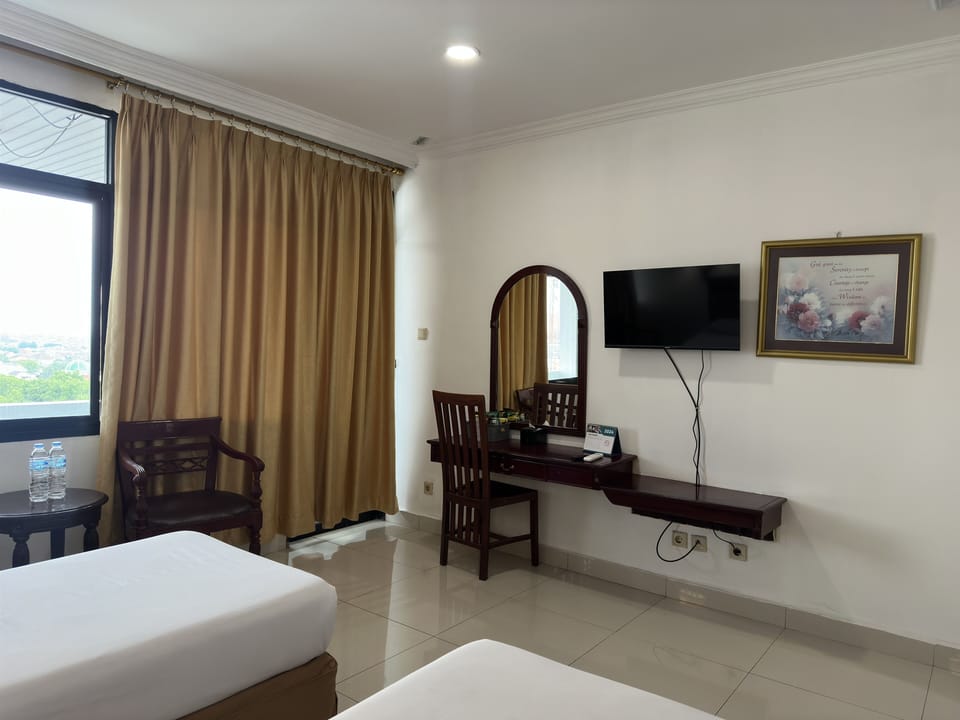 Deluxe Twin Room | Desk, blackout drapes, free WiFi, bed sheets
