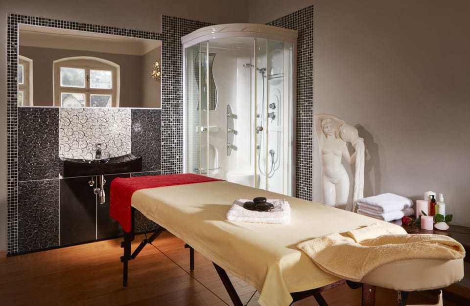 Massage/treatment rooms, manicures and pedicures