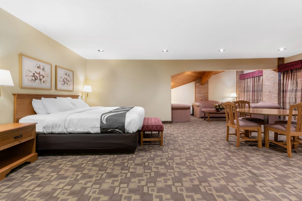 Suite King Non Smoking | Free WiFi, bed sheets