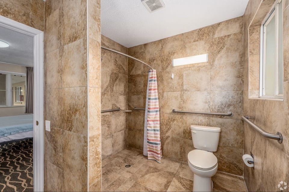 Standard Room, Accessible Bathtub, City View | Bathroom | Rainfall showerhead, towels, soap, toilet paper
