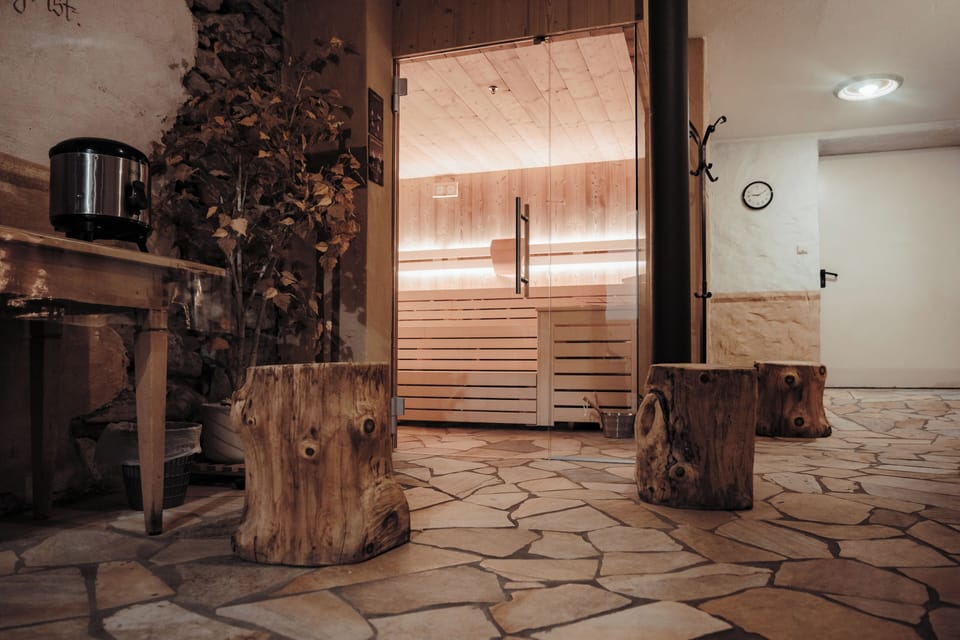Sauna, hot tub, steam room, Turkish bath, body treatments, mud baths