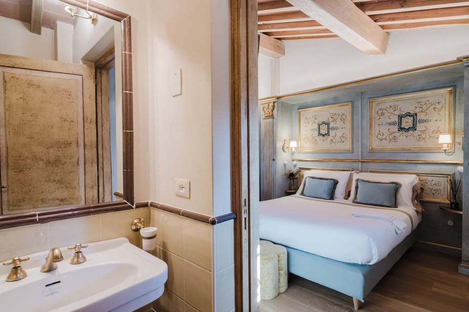 Standard Double Room | Bathroom | Shower, free toiletries, hair dryer, bidet