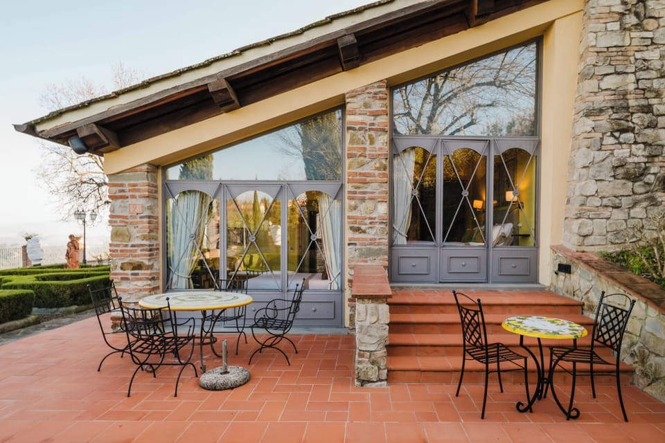 Deluxe Room, 1 Bedroom, Garden View | Terrace/patio