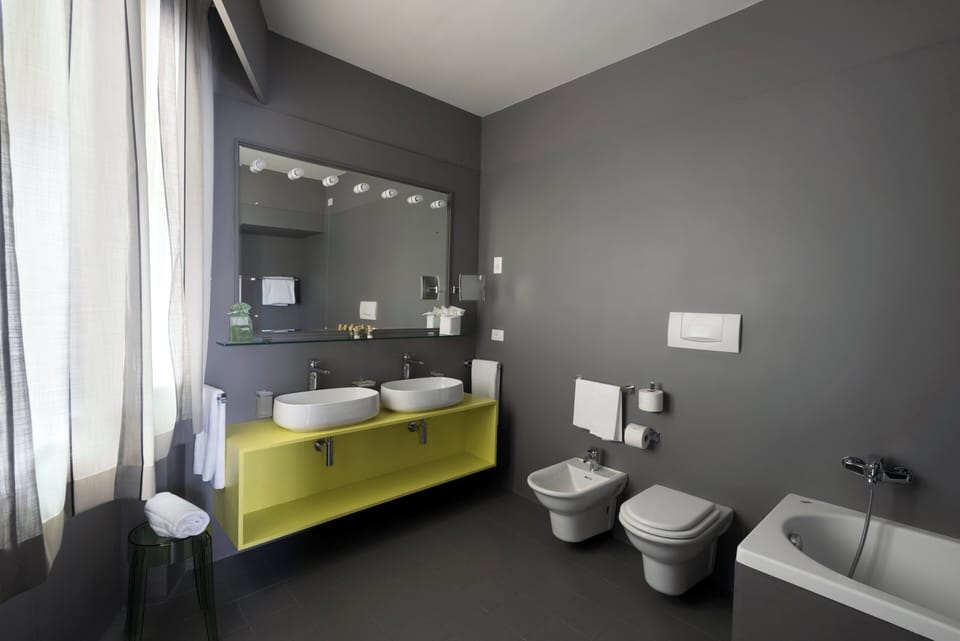 Deluxe Double Room | Bathroom | Hair dryer, bathrobes, slippers, bidet