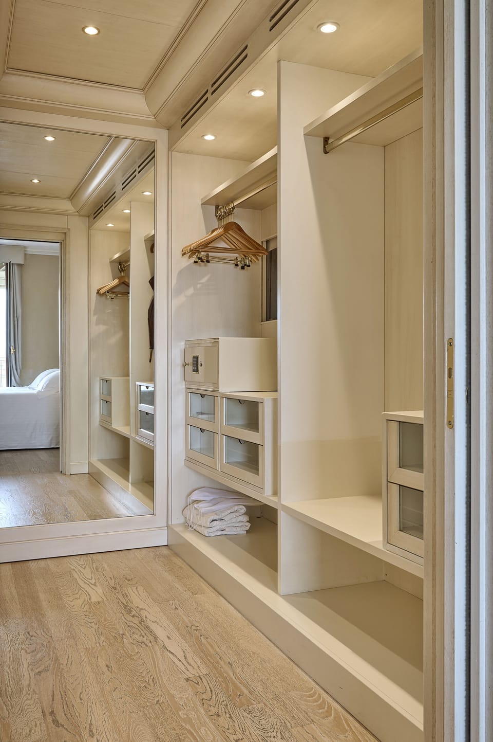 Royal Suite | Wardrobe