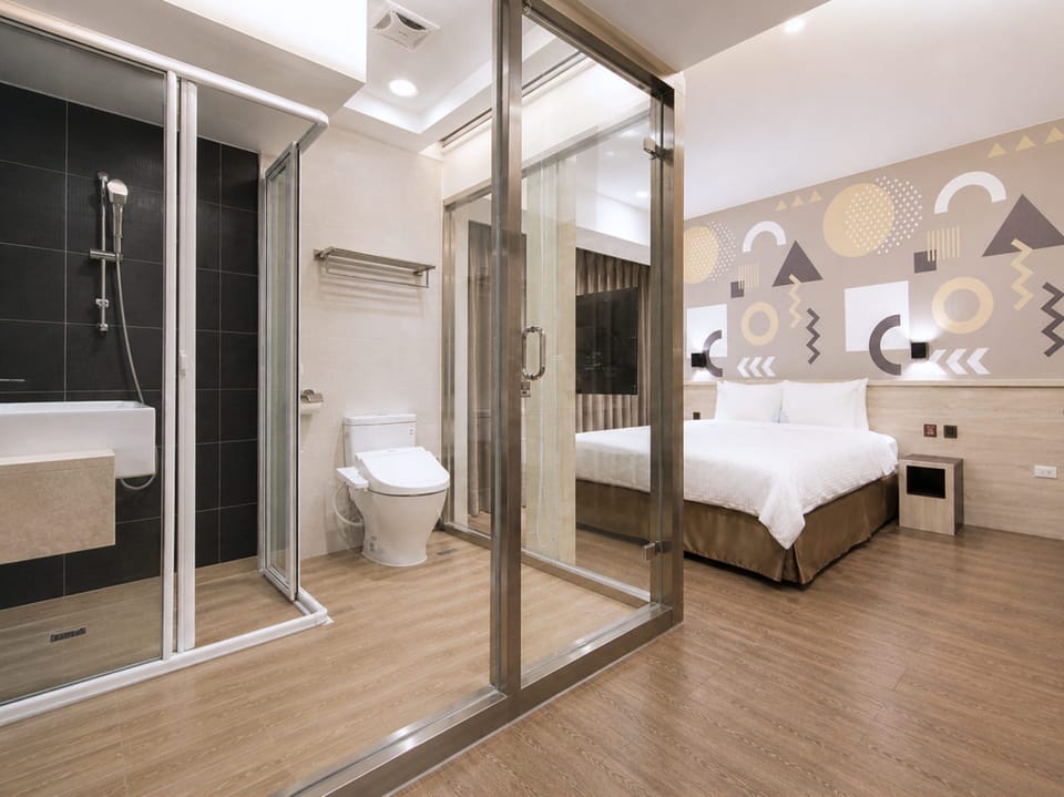 Deluxe Double Room, 1 King Bed, City View | Desk, blackout drapes, soundproofing, free WiFi