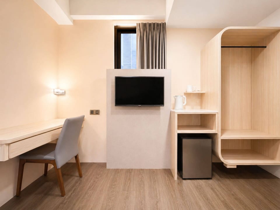 Economy Double Room, 1 Double Bed | Desk, blackout drapes, soundproofing, free WiFi