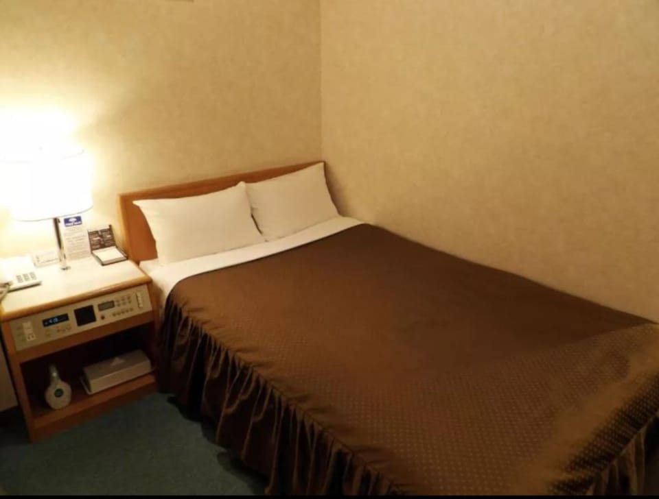 Desk, soundproofing, iron/ironing board, free WiFi