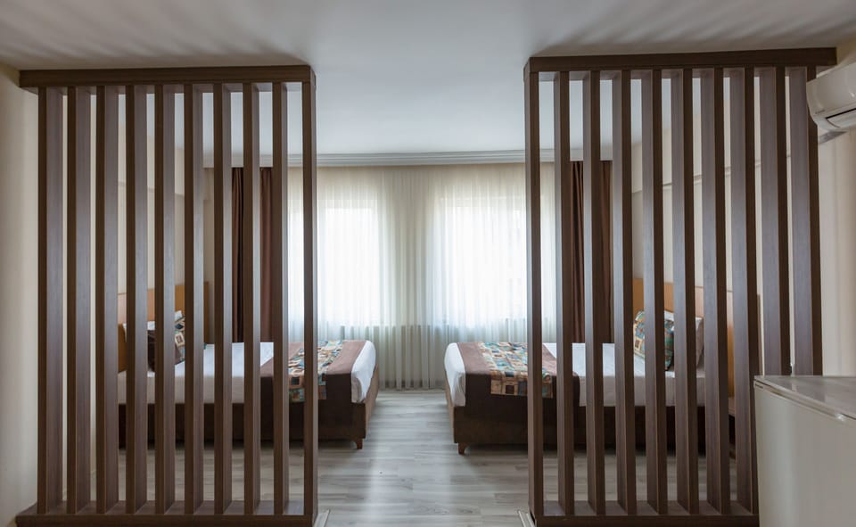 Deluxe Suite | Minibar, in-room safe, desk, soundproofing