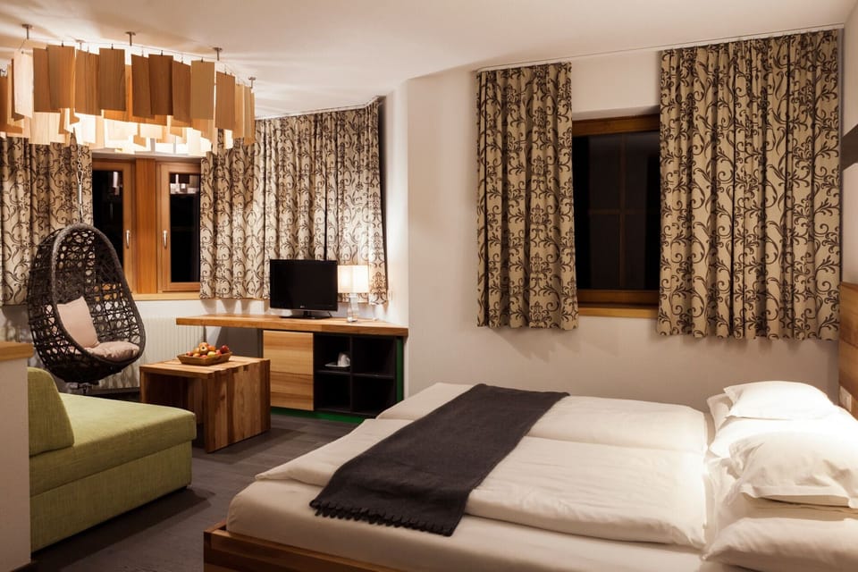 Hypo-allergenic bedding, in-room safe, blackout drapes, soundproofing