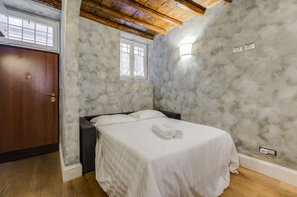 Apartment, 1 Bedroom, Jetted Tub | Premium bedding, soundproofing, iron/ironing board, WiFi (free)