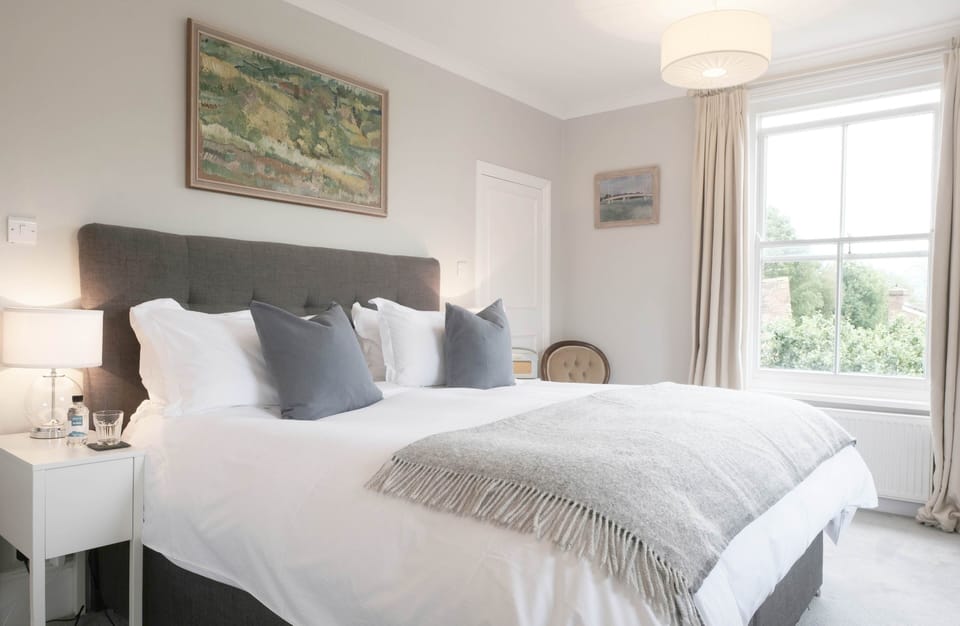 Egyptian cotton sheets, individually decorated, individually furnished
