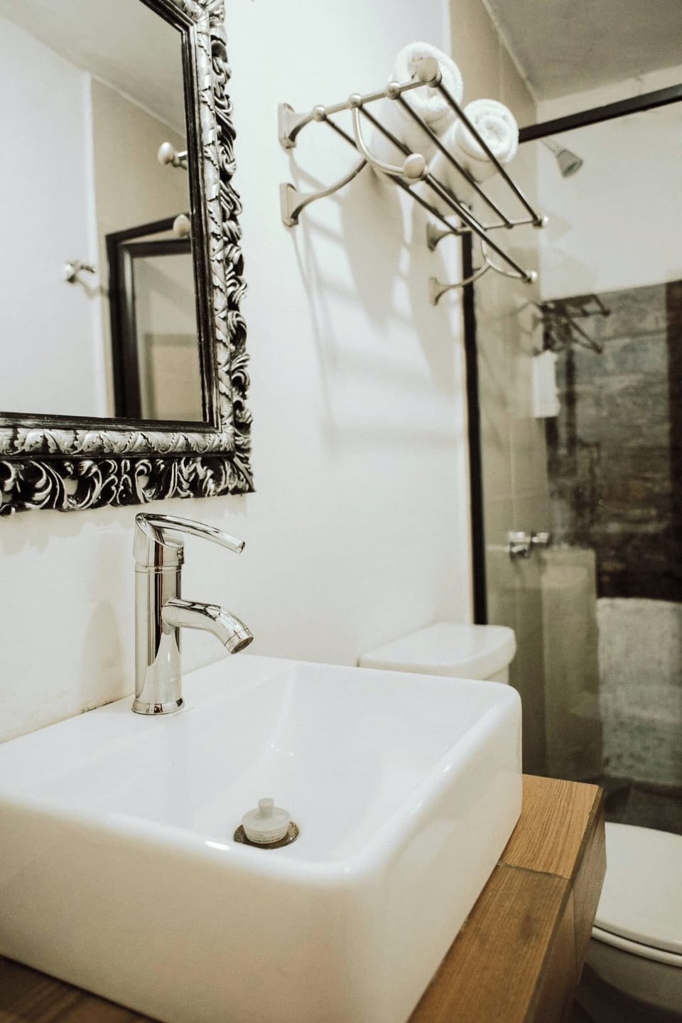 Double Room | Bathroom | Shower, free toiletries, hair dryer, towels